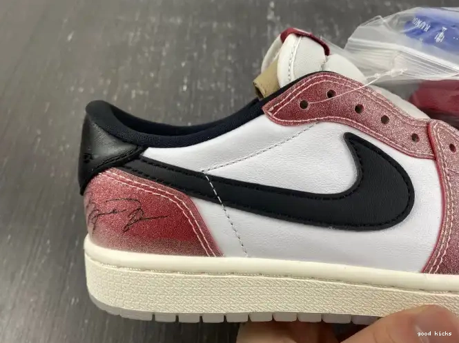 ROOM FN0432-017 'RED TROPHY X JORDAN OG AIR 1 LOW BLACK' 0326